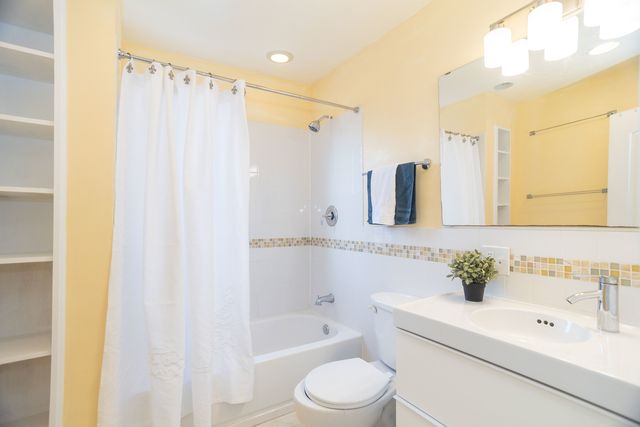 1330 W Norwood Street 3, Chicago, IL 60660