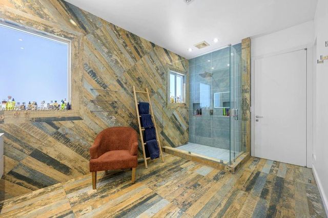 1615 NE 196th St, Miami, FL 33179