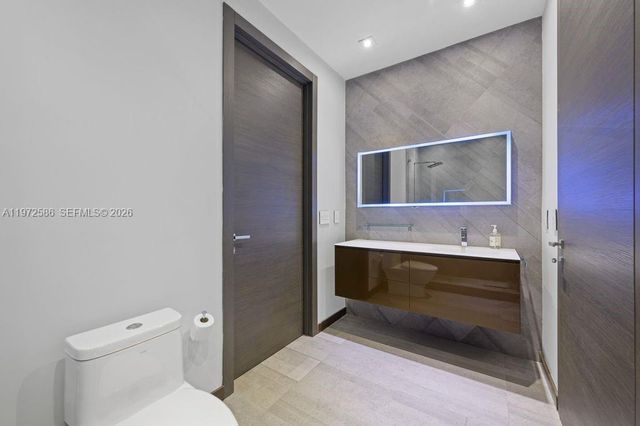 1615 NE 196th St, Miami, FL 33179