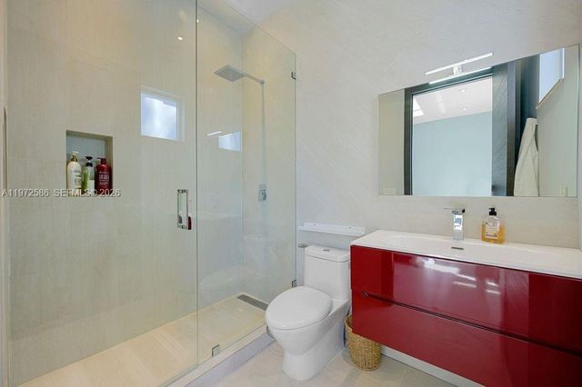 1615 NE 196th St, Miami, FL 33179