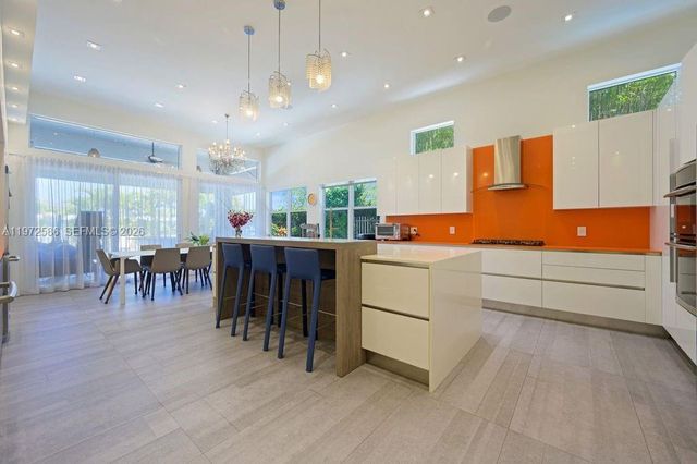 1615 NE 196th St, Miami, FL 33179