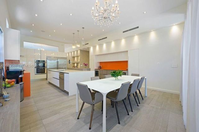 1615 NE 196th St, Miami, FL 33179