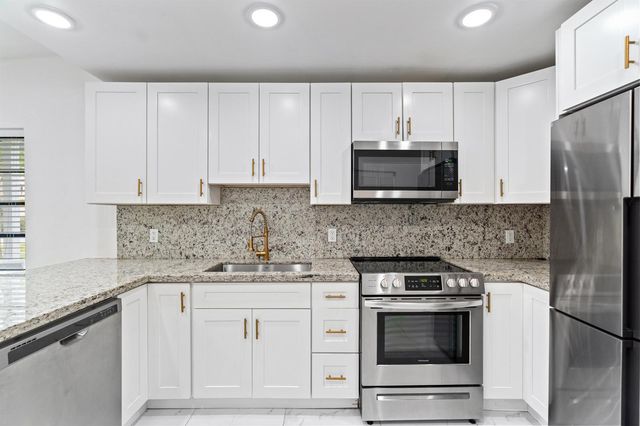 12805 NW 6th Avenue, North Miami, FL 33168