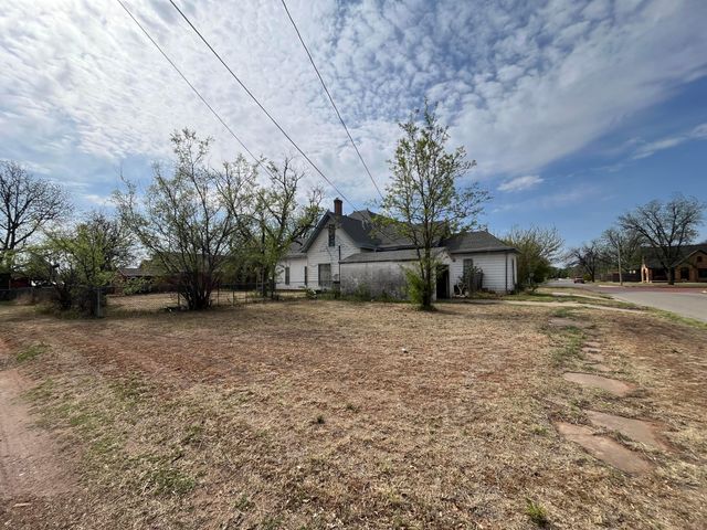 510 NW Avenue D, Childress, TX 79201