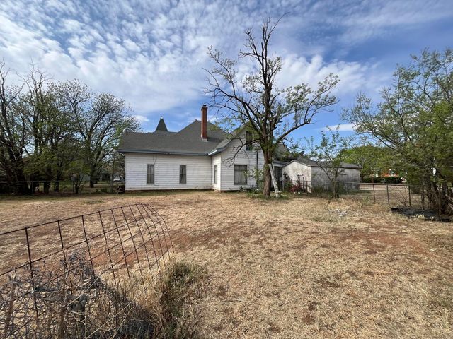 510 NW Avenue D, Childress, TX 79201