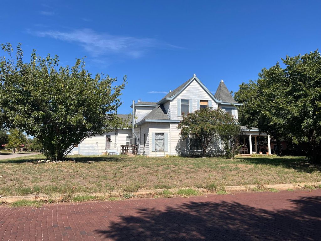 510 NW Avenue D, Childress, TX 79201