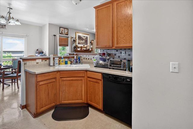 5150 Crescent Oaks Drive, Madison, WI 53704