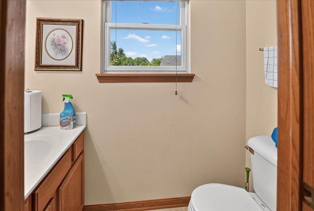 5150 Crescent Oaks Drive, Madison, WI 53704