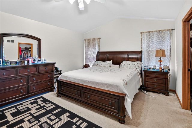5150 Crescent Oaks Drive, Madison, WI 53704