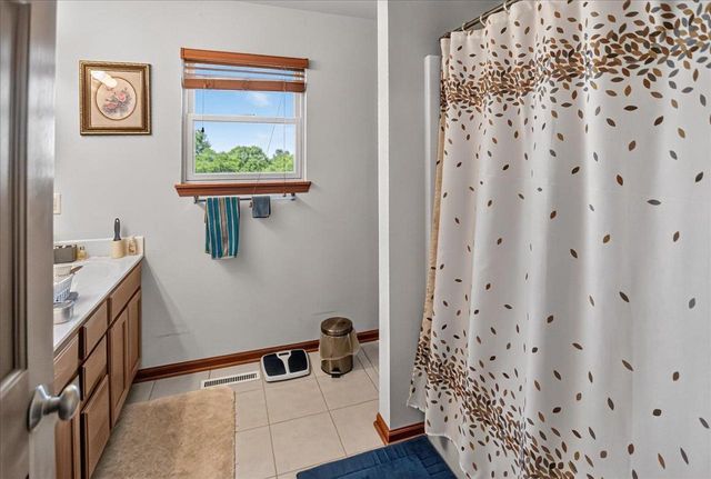 5150 Crescent Oaks Drive, Madison, WI 53704