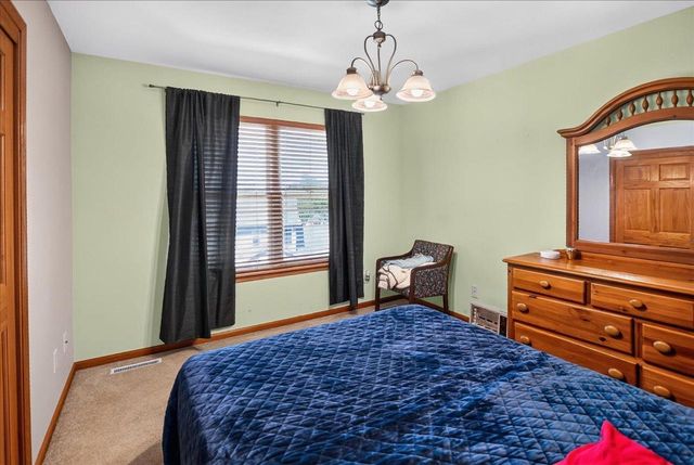 5150 Crescent Oaks Drive, Madison, WI 53704