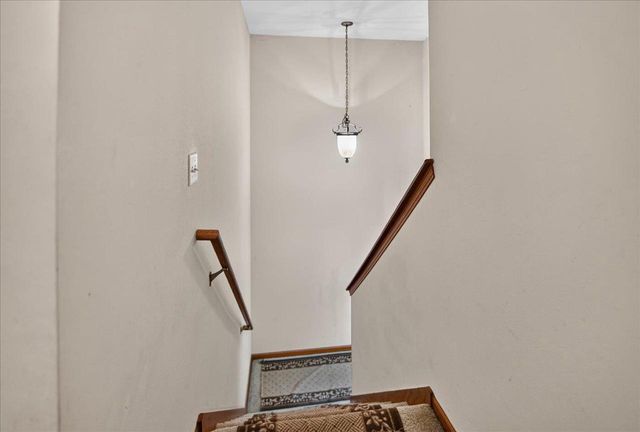 5150 Crescent Oaks Drive, Madison, WI 53704