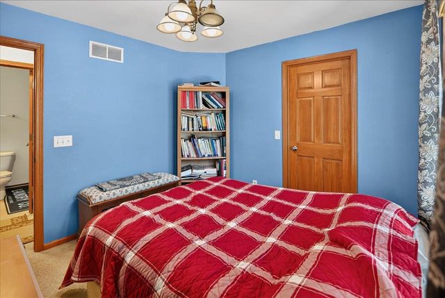 5150 Crescent Oaks Drive, Madison, WI 53704