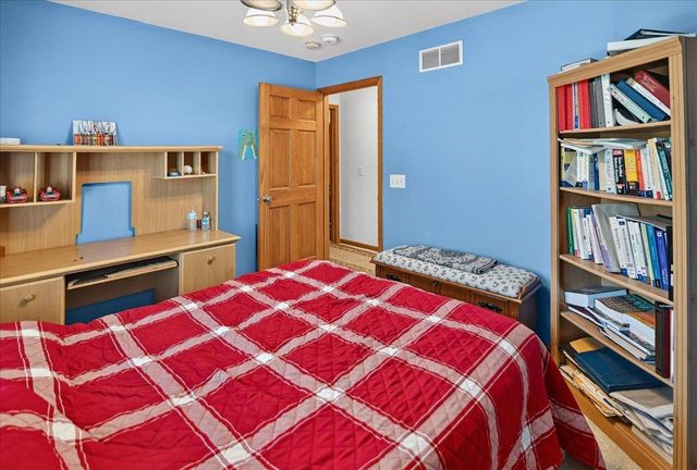 5150 Crescent Oaks Drive, Madison, WI 53704