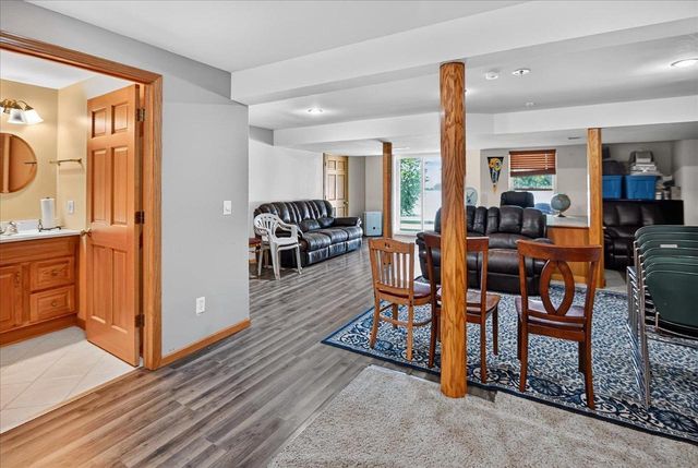 5150 Crescent Oaks Drive, Madison, WI 53704