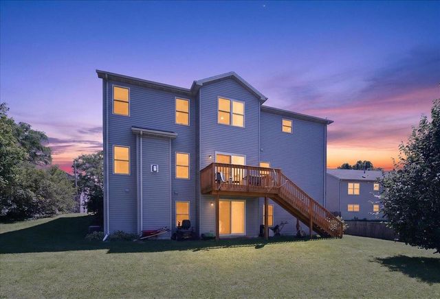 5150 Crescent Oaks Drive, Madison, WI 53704