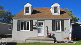 28741 Essex Street, Roseville, MI 48066