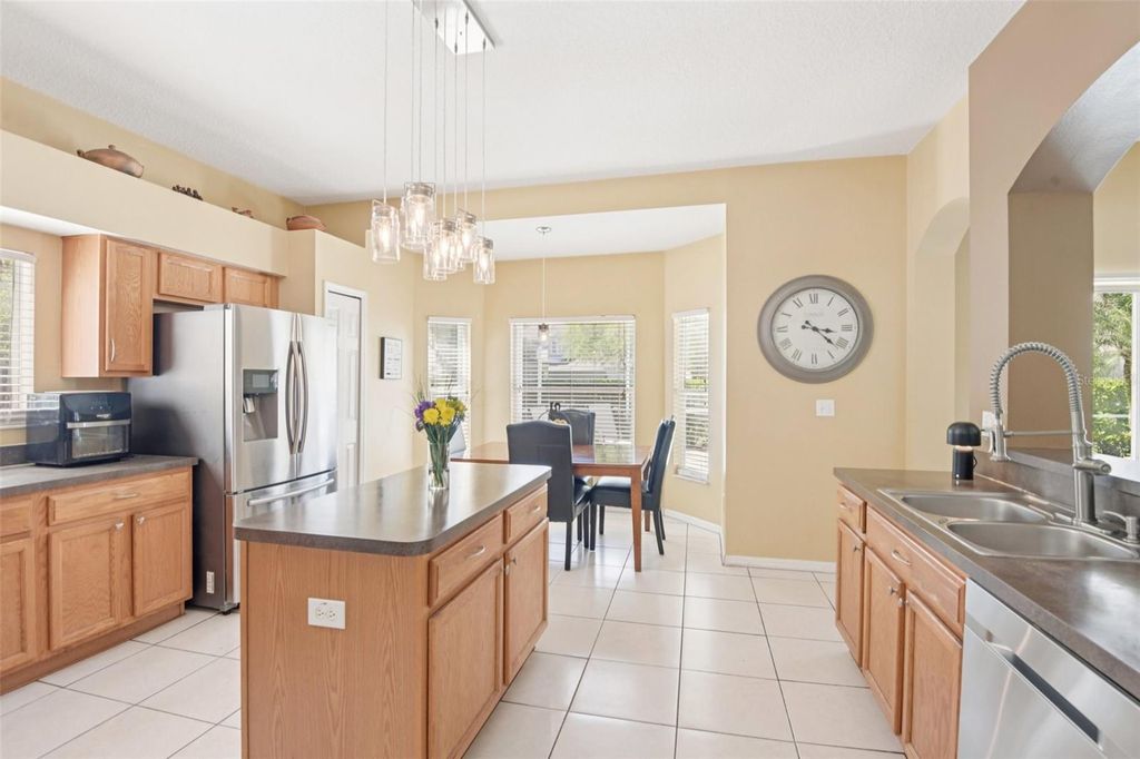 Image 13 of property listing at 4021 FISHERMANS COVE COURT, Lutz, FL 33558