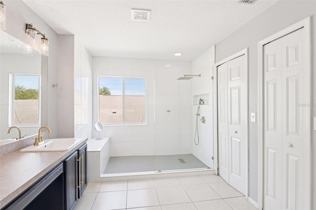 Image 30 of property listing at 4021 FISHERMANS COVE COURT, Lutz, FL 33558