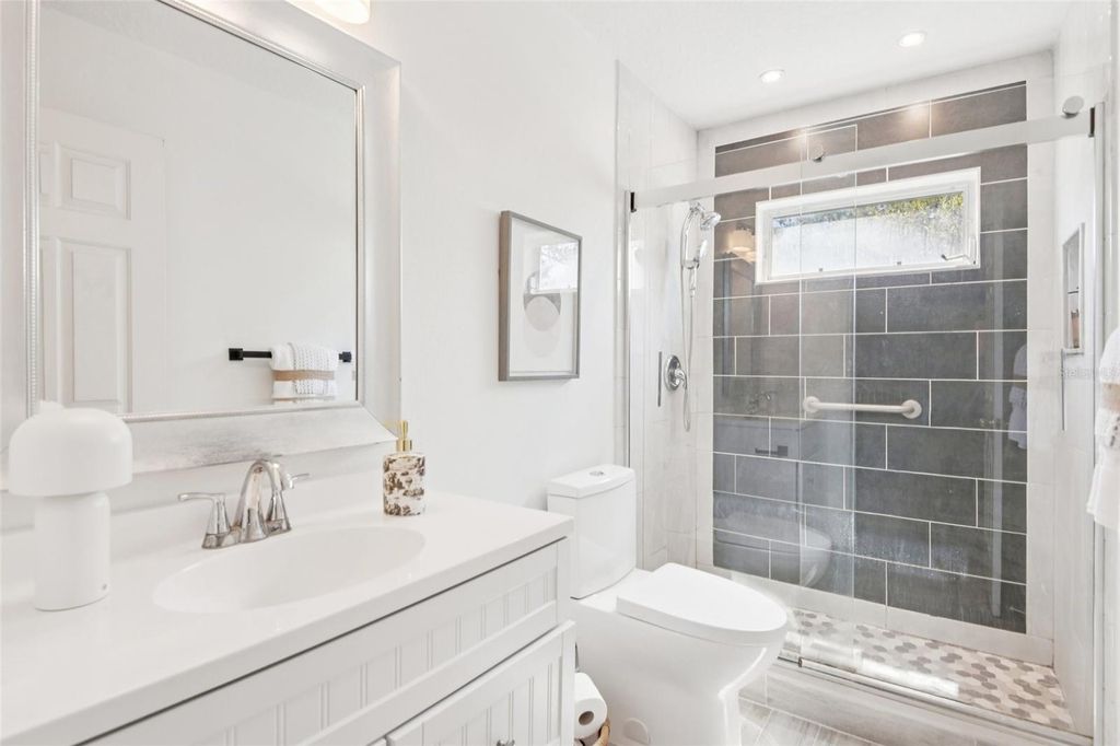 Image 33 of property listing at 4021 FISHERMANS COVE COURT, Lutz, FL 33558