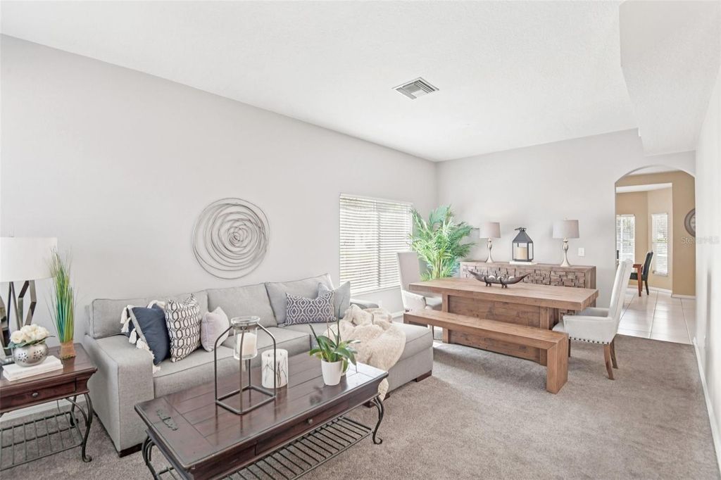 Image 8 of property listing at 4021 FISHERMANS COVE COURT, Lutz, FL 33558