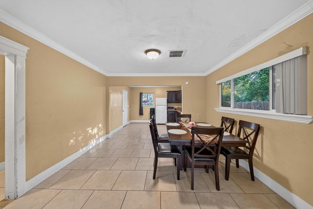 4531 E Illinois Avenue, Fresno, CA 93702