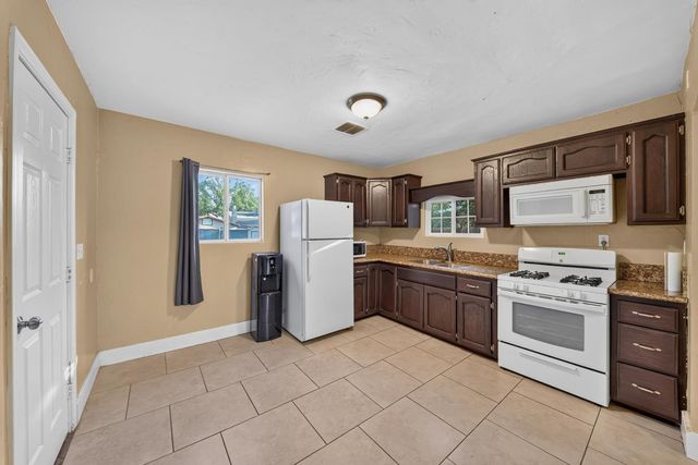 4531 E Illinois Avenue, Fresno, CA 93702
