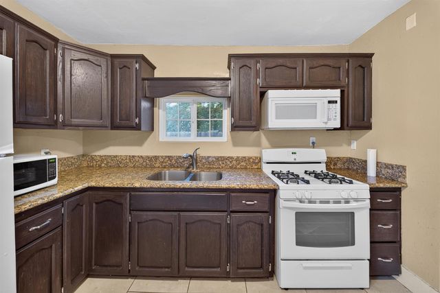 4531 E Illinois Avenue, Fresno, CA 93702