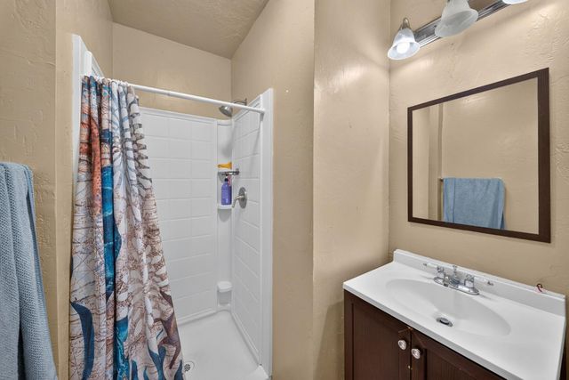 4531 E Illinois Avenue, Fresno, CA 93702