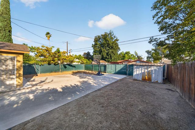 4531 E Illinois Avenue, Fresno, CA 93702