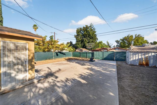 4531 E Illinois Avenue, Fresno, CA 93702