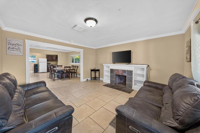 4531 E Illinois Avenue, Fresno, CA 93702