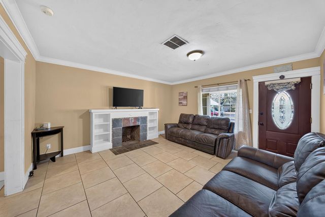 4531 E Illinois Avenue, Fresno, CA 93702