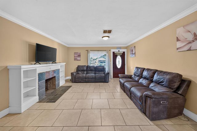 4531 E Illinois Avenue, Fresno, CA 93702