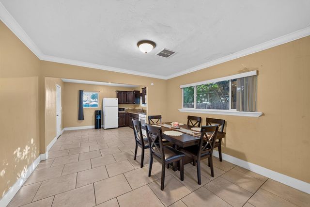 4531 E Illinois Avenue, Fresno, CA 93702