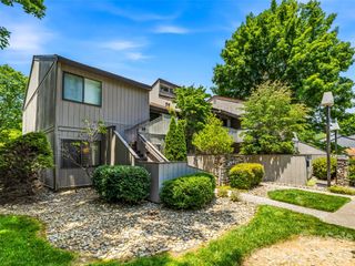17 Lakemoor Lane, Hendersonville, NC 28739