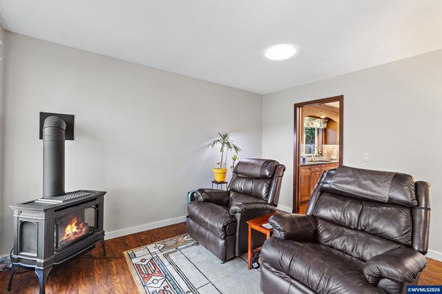 1468 E Burnett St, Stayton, OR 97383