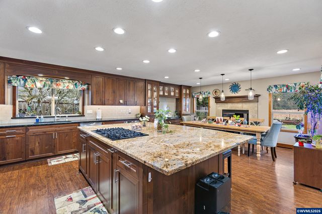 1468 E Burnett St, Stayton, OR 97383