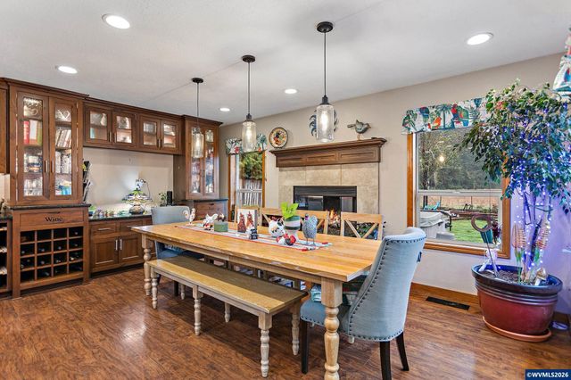 1468 E Burnett St, Stayton, OR 97383