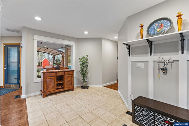 1468 E Burnett St, Stayton, OR 97383