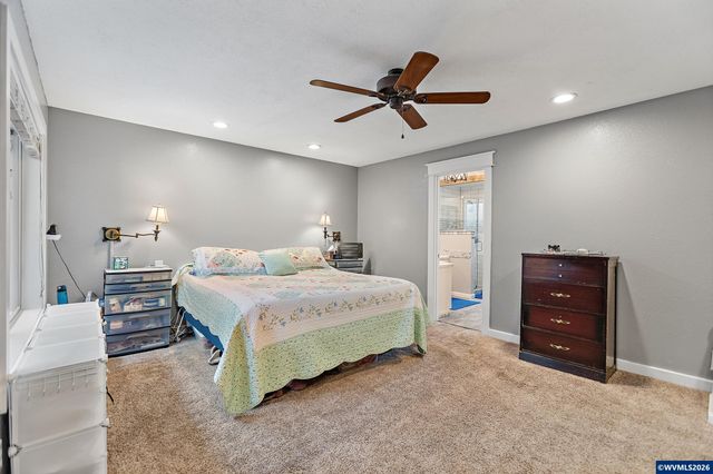 1468 E Burnett St, Stayton, OR 97383