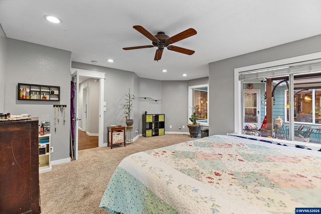 1468 E Burnett St, Stayton, OR 97383