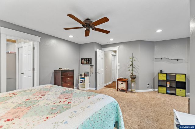 1468 E Burnett St, Stayton, OR 97383