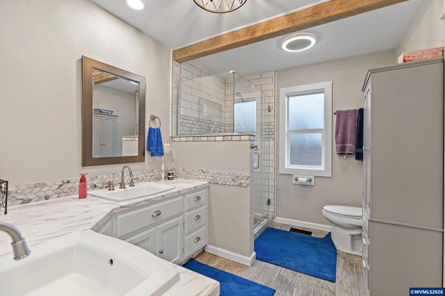 1468 E Burnett St, Stayton, OR 97383