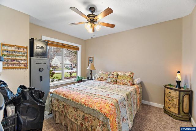 1468 E Burnett St, Stayton, OR 97383