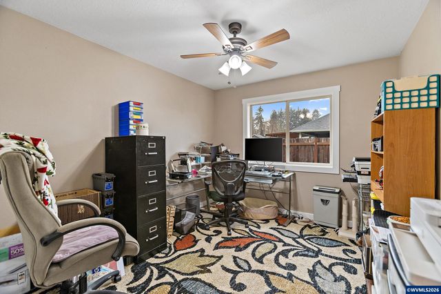 1468 E Burnett St, Stayton, OR 97383