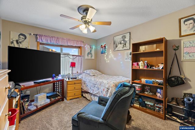 1468 E Burnett St, Stayton, OR 97383