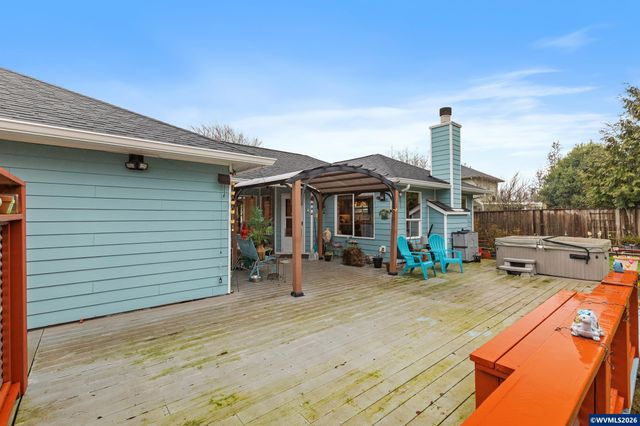 1468 E Burnett St, Stayton, OR 97383