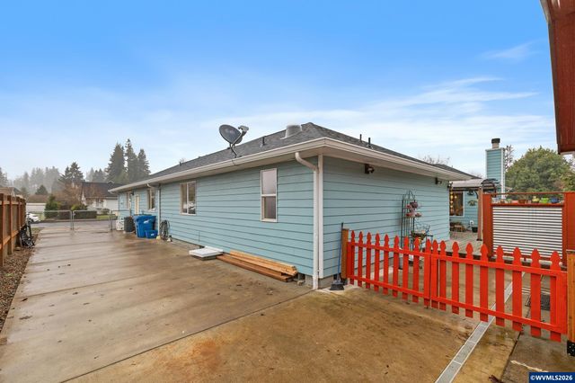 1468 E Burnett St, Stayton, OR 97383