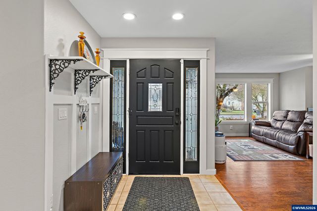 1468 E Burnett St, Stayton, OR 97383